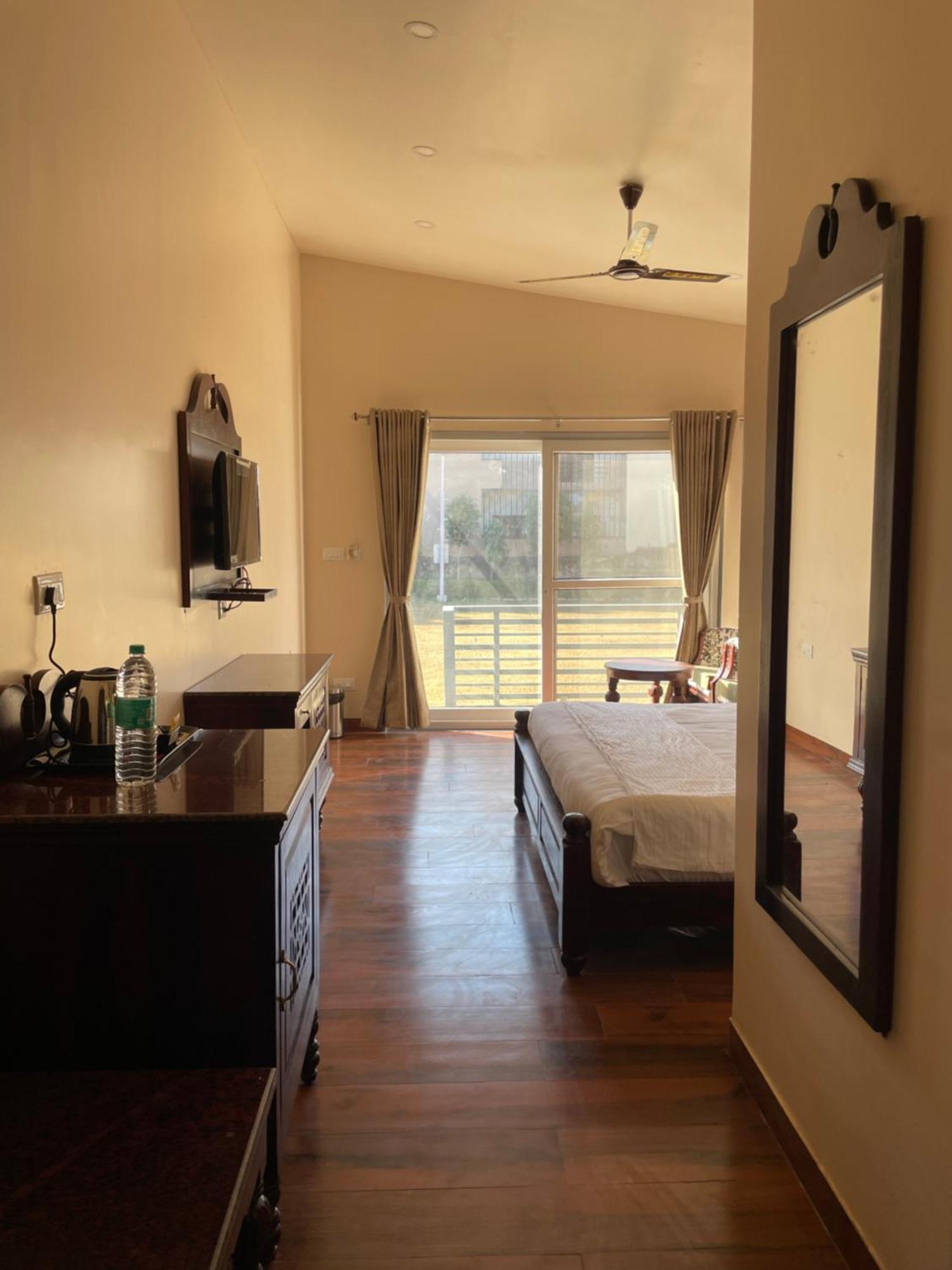 Vrindavan Greens Resort Удайпур Экстерьер фото
