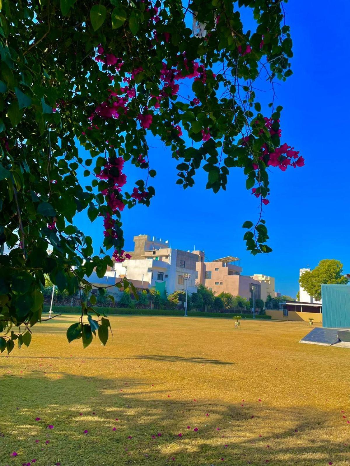 Vrindavan Greens Resort Удайпур Экстерьер фото